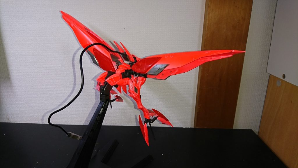 後ろ
配色は普通に蛍光レッドぶっかけただけです
設備の関係で広範囲ののっぺりした塗装はなかなかキツイ