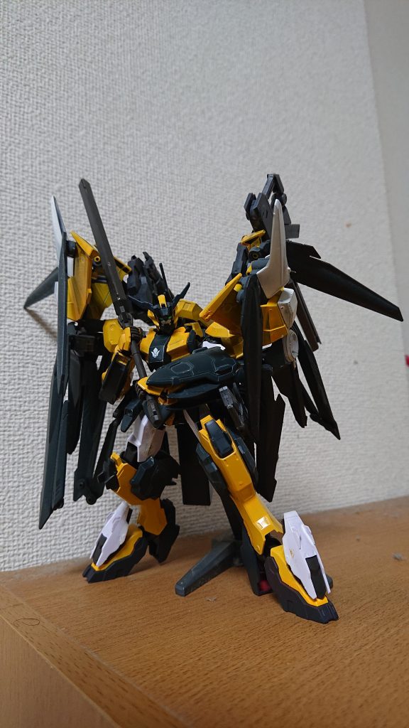 ・ソードメイス
アリアンロッド本拠地からの脱出後にアジーから進呈された。
かつて三日月のバルバトスルプスが使っていた物でレクスへの改修後、鉄華団本拠地に置かれていた物を鉄華団壊滅後にタービンズが回収、保管していた。
・超高出力電撃砲
両肩のアーマーに内蔵されているフールフール(オリジン)のデータを元に開発された、Xナンバー計画の25番機〈ガンダムトール〉に搭載される予定だった特殊兵装で、元になった装備を搭載していたフールフールで、稼働テストを行っていた。
エイハブリアクターすら強制停止させるほどの超高圧電流を放射することが出きる、対MA用兵装。