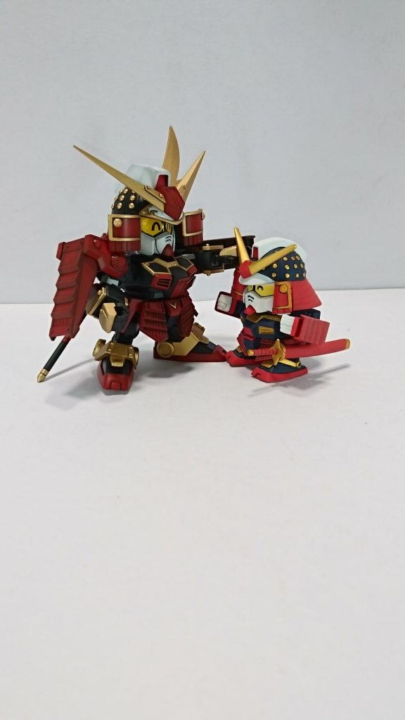 旧BB戦士と。

ちょうど大人と子供くらいの大きさ。
旧BB戦士も造型はよく出来てますね。