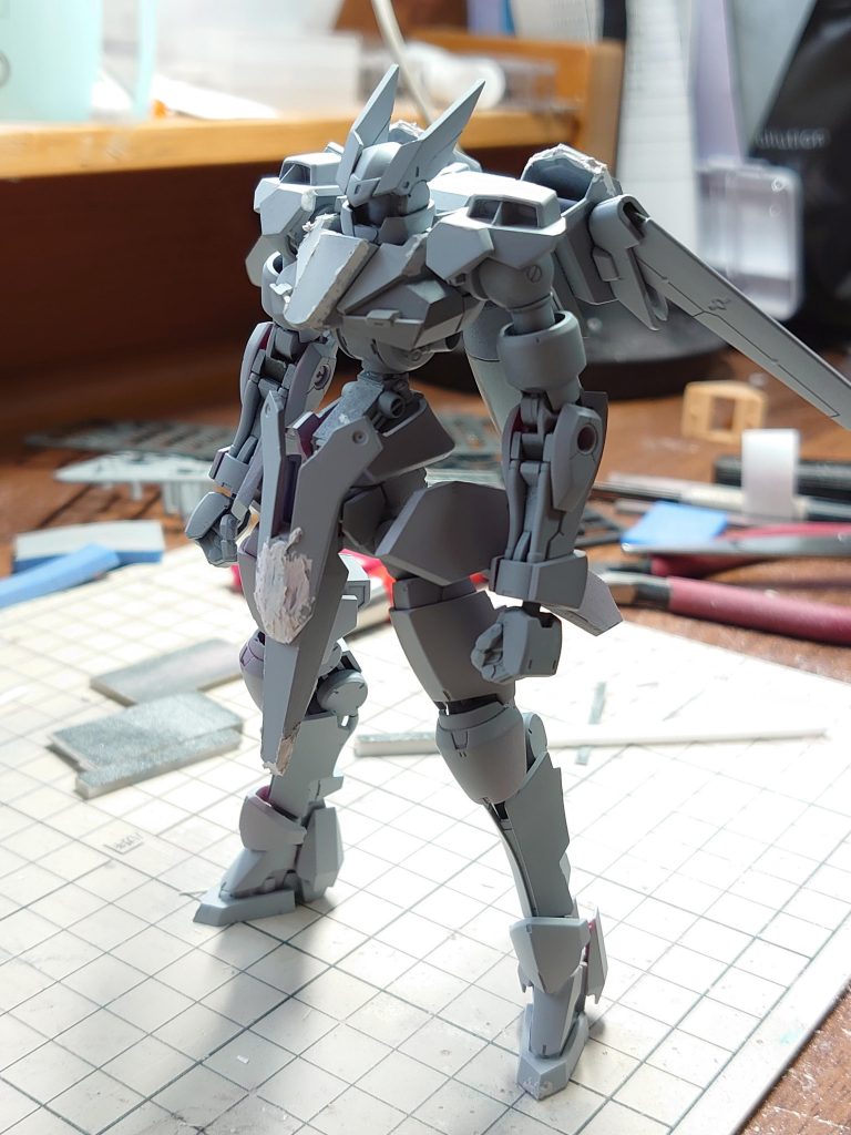 サフ吹いて、アラ修整。
エッジ処理に気をつけて作ってます。