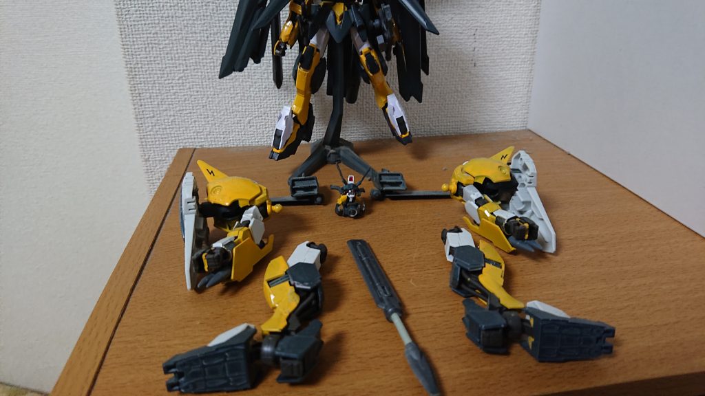 今回の改修では、胴体はそのままに四肢と頭部、武装を新造したので組み換えで、旧フールフールにも戻せたりします。