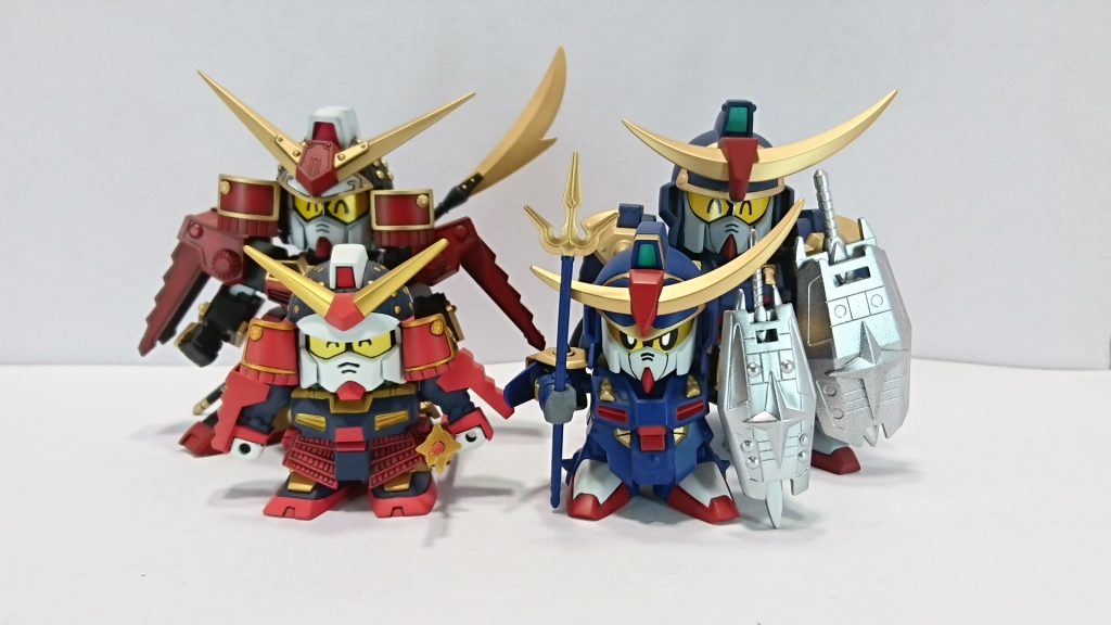 旧BB戦士も並べて。

同じキャラクターで並べると同窓会に子供連れてきた感ありますね。