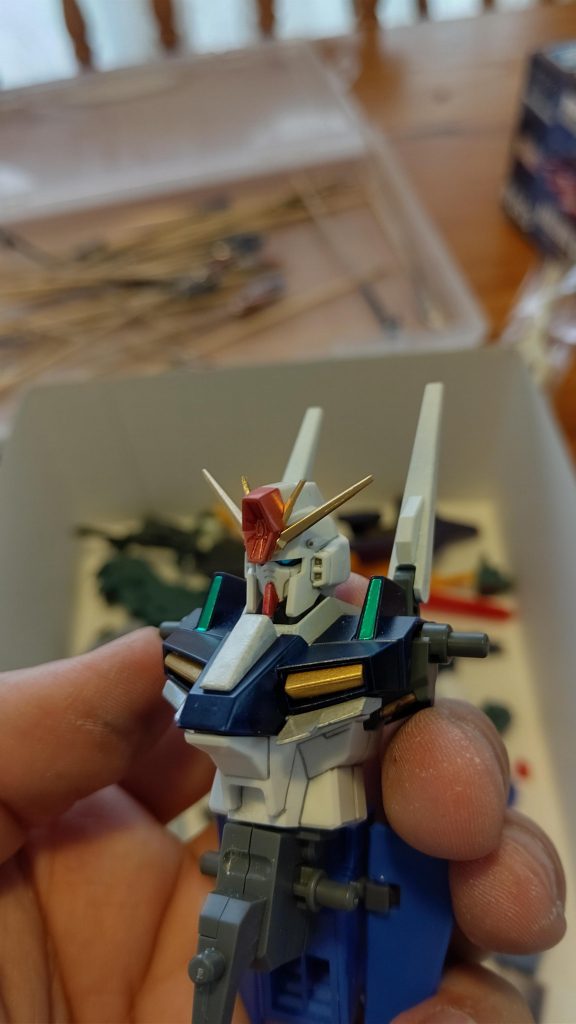 ダブルゼッツーの額にハイメガを貼り付けてあります。