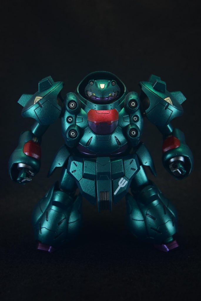 初鋳造表現。メタリックの艶消しも初めてですが、自分の好みの感じに仕上がってくれました。グシオン君ってどっしりボリューミーで、組むだけでも満足感がありました。良いキットです。叩き売りで買ったのですが、気に入りました。機会があれば、フルメカニクスも作ってみたいです。