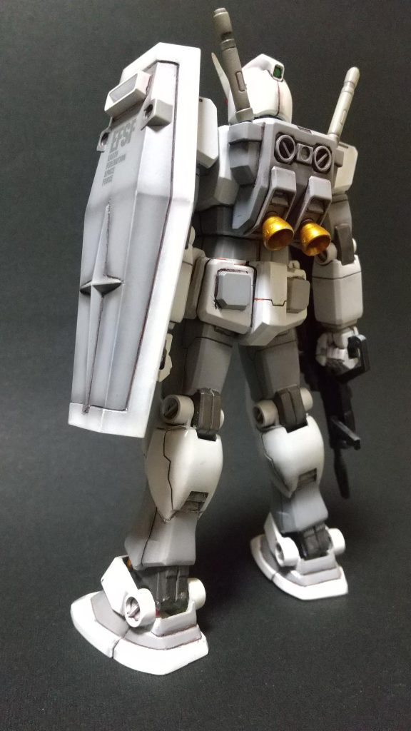 バーニアはゴールドリーフ、ライフルは黒鉄色に更に黒。どこかに金属色を使うのは僕のアイデンティティです(多分)
シールドの十字の塗装は率直にめんどくさいのでオミット
(； ･`ω･´)