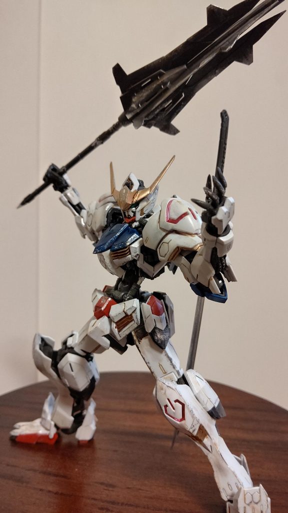 シルバーをスポンジポンポンする塗装が楽しくて、以前作ったバルバトスを汚してみました。