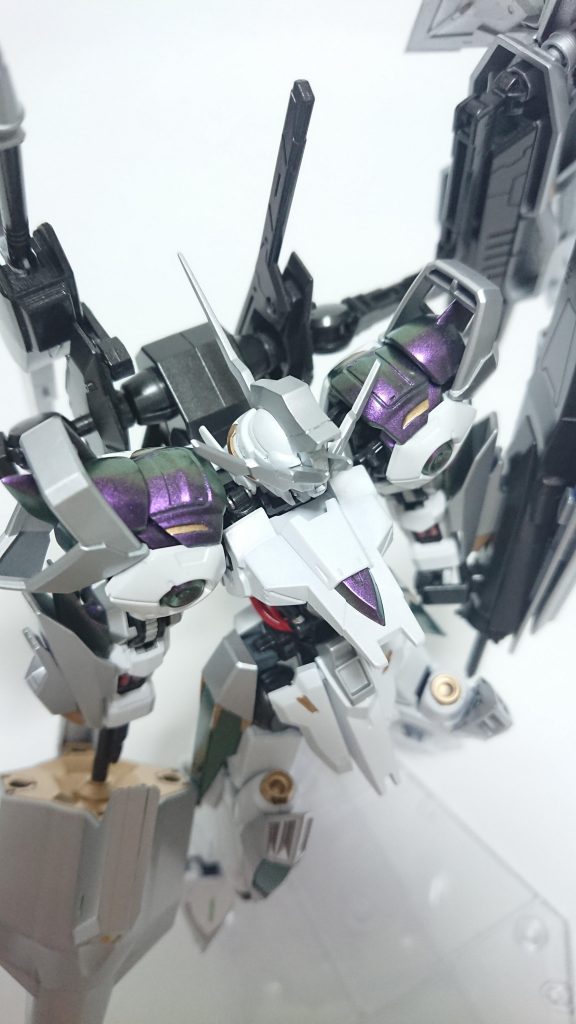 偏光具合はこんな感じです。手前がパープル、奥がグリーンて感じです