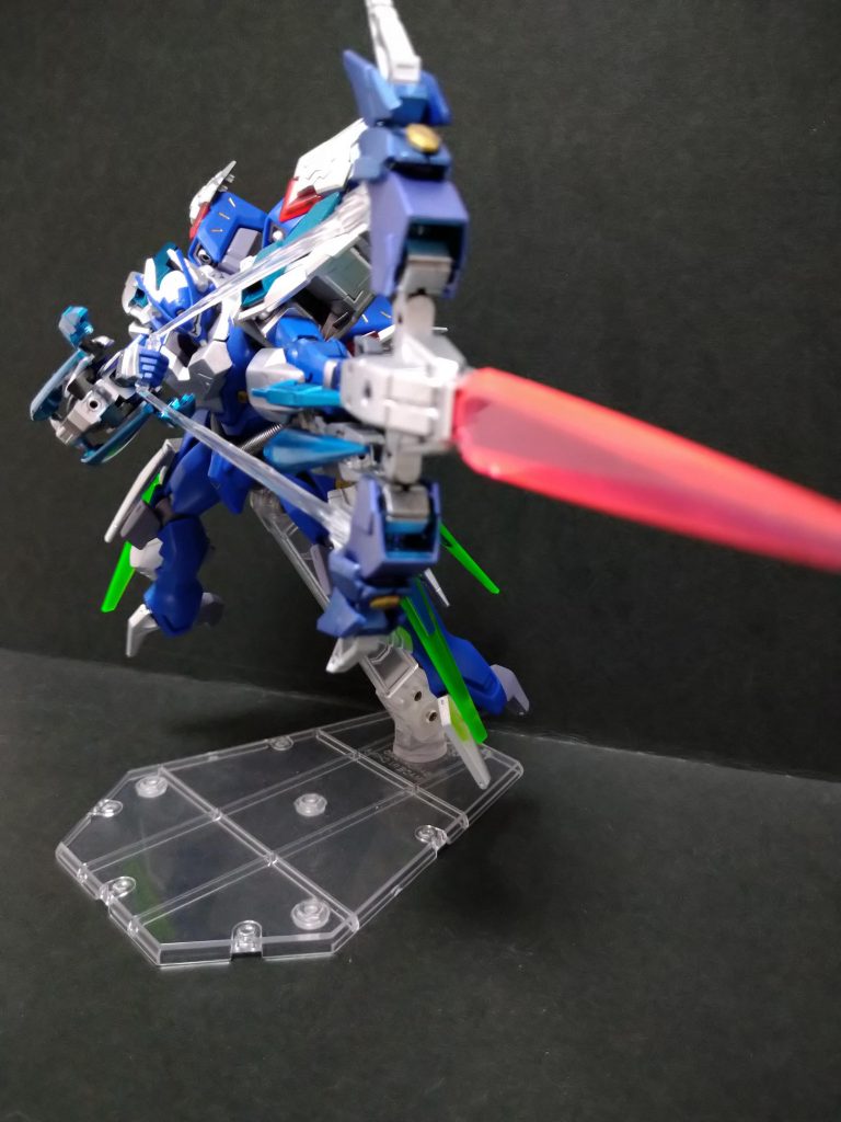 アローモード。
弦を引く長さによって威力と飛距離が伸びる設定。
威力は落ちるがビームシールドを展開しながらの射撃も可能。