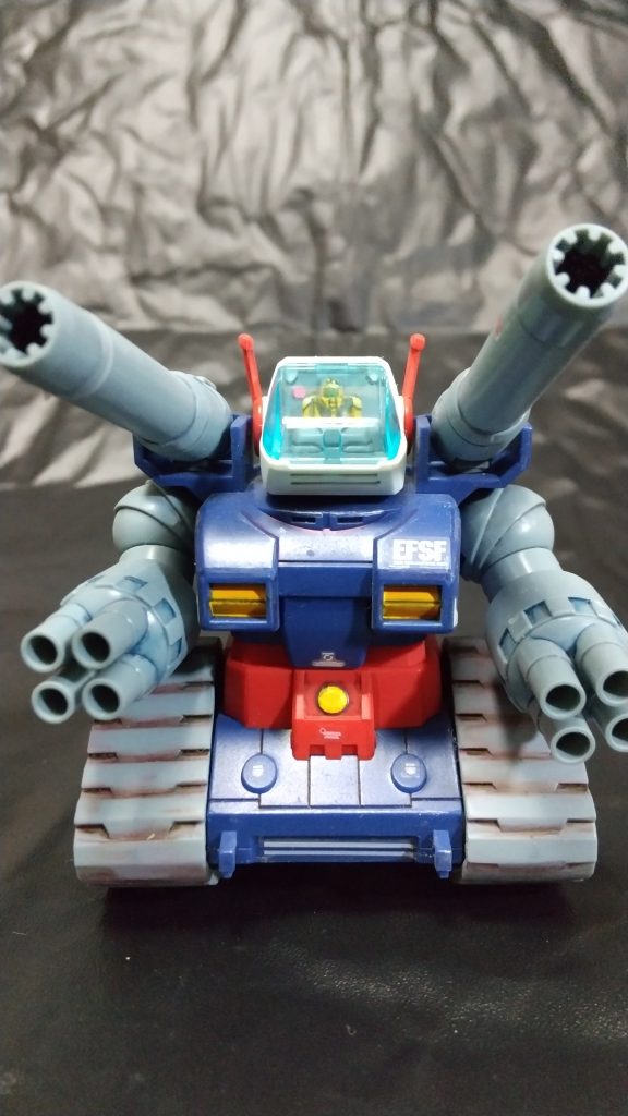 ガンタンクです。
素組です。初めてのガンタンク、とてもカッコイイ!
これはHGUC、いやMGも欲しいかも!?
部分塗装はパイロット、胸部エアインテーク、腰部丸いパーツの黄色です。
リアルタッチマーカーで陰影つけてますが、写真にはあまり写らないようです。
