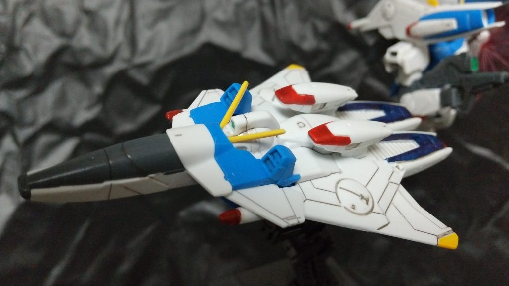 コアブースターです。
エナメル墨入れの様子が良くわかります。結構ウマく行ったと思います。

オーバーハング・キャノンには部分塗装が必要な箇所がありますので、
ガンダムマーカーを筆塗りと、青い部分はリアルタッチマーカーの青で塗りました。
青い塗料持ってなかった。。。