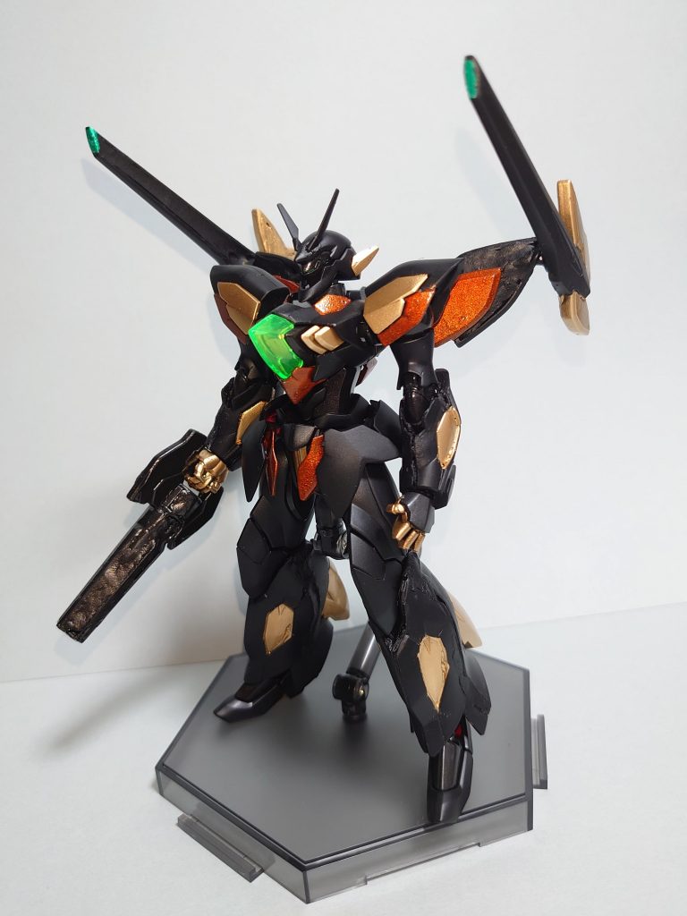 *正面*
ＨＧゼイドラをベースにクロノス部分のパーツを接続できるように変更しています。
椀部は内部にポリキャップ受けを作り肘部分を接続、ハンドパーツは前腕部にポリキャップを埋めて接続可能にしています。
肘が最大の鬼門でした。

脚部はゼイドラの脚部を芯に隙間をパテで埋め、クロノスの装甲を被せています。