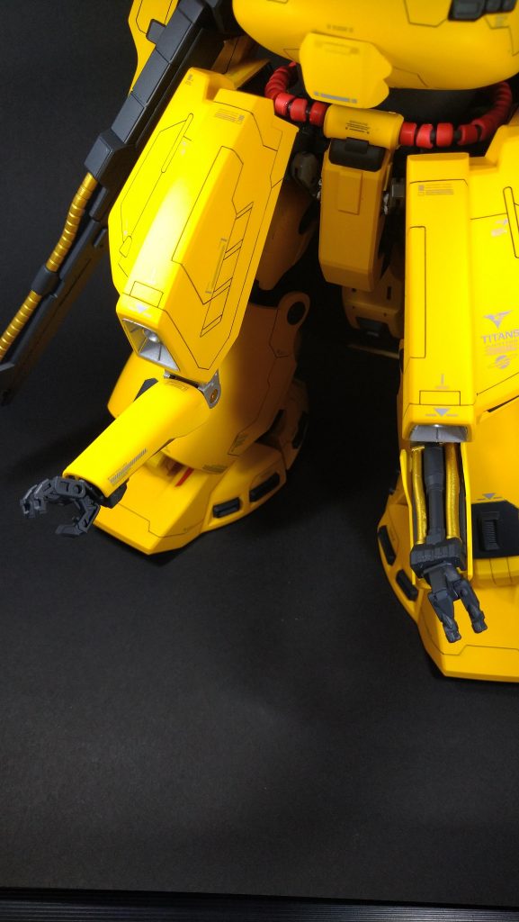 隠し腕はあくまでサブ的な武装なので色数を敢えて減らしました。