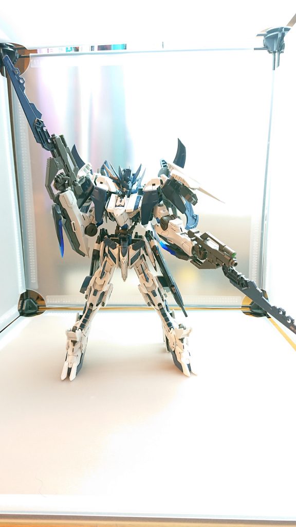 双銃剣
蒼牙が使用する二丁の銃剣
遠距離と接近戦双方での戦闘を行うことができる