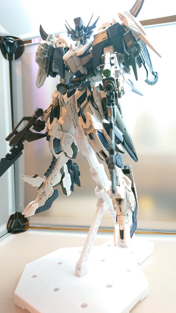 飛行し地上の敵を一撃で仕留める