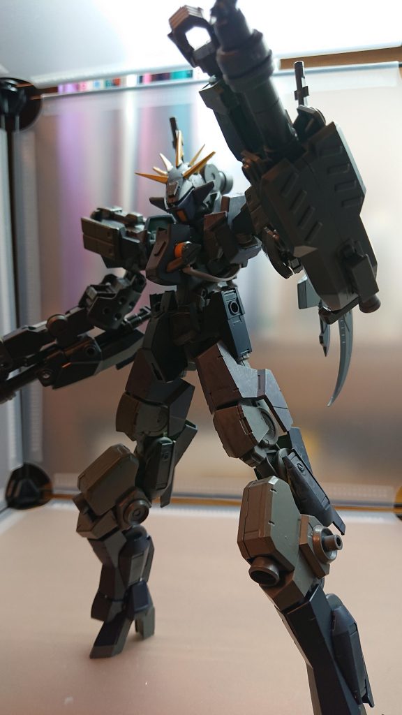 戦闘スタイルは移植されている脳の情報からプルーマが解析して実行に移す

例えばでいうと
アインダルトンの脳を使用するとアインが得意とする戦闘を再現

ガランモッサの脳を使用するとガランが得意とする戦闘を実行に移すことができる

つまり移植したパイロットの脳によって戦闘スタイルを変えることが可能なのだ