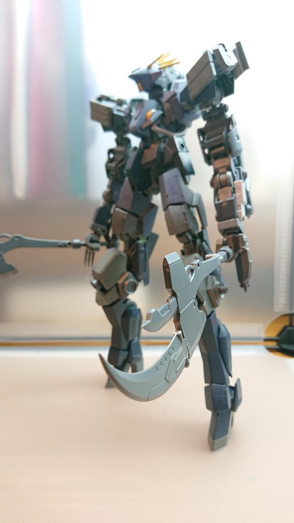 大きさはグレイズアインと同等のサイズでマクギリスは密かにこれを開発
その数約50機が確認されている