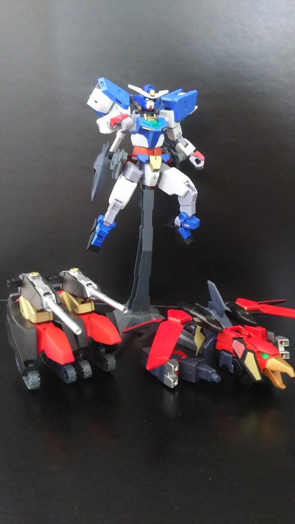 ベース機のヴィートルーに、トライオン3をミキシングした感じです。
プラネッツシステムをほぼ流用しているので、一部を除いてアーマー交換が可能。
コアベルガー(ガンダム)に2機のサポートマシンが新星合体することで