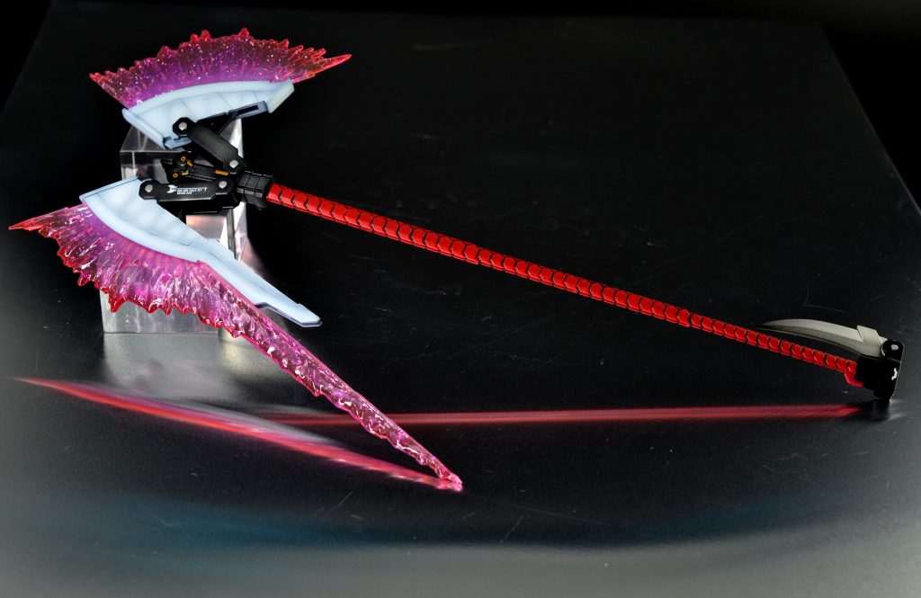 ラメを少量塗りこんでビームの粒子っぽくしました