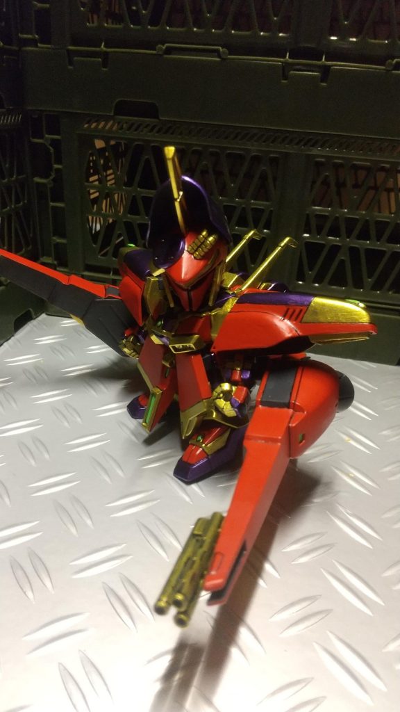 武器は両腕のアサルトブースター。機動性を生かしたヒット&アウェイ戦法を得意とする。