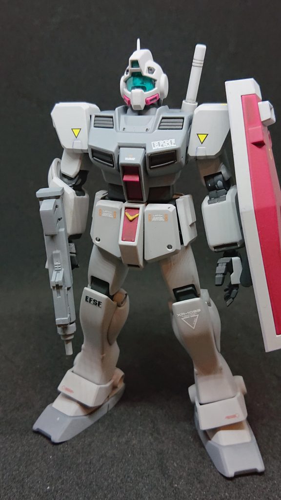 キットについてるマシンガンは持たせにくいのでジム改の90mmマシンガンに変更しました。