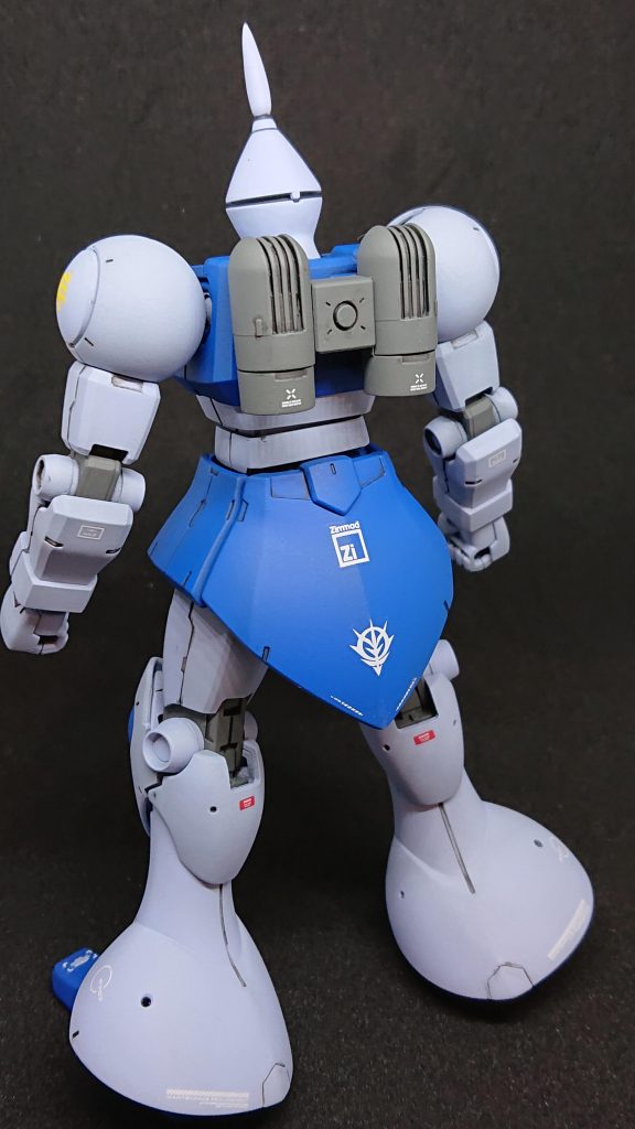 バックショット。脚部の白いデカールは余り目立たないですね☺️