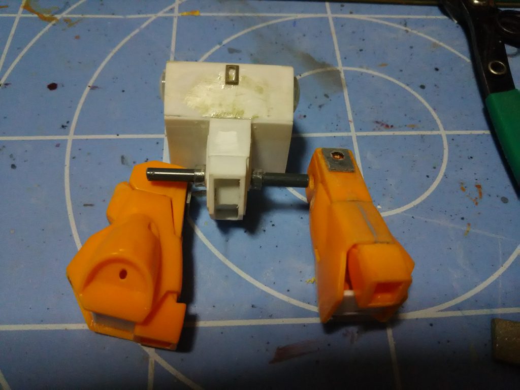 ランドセルはプラバンの箱組とジャンクパーツです。