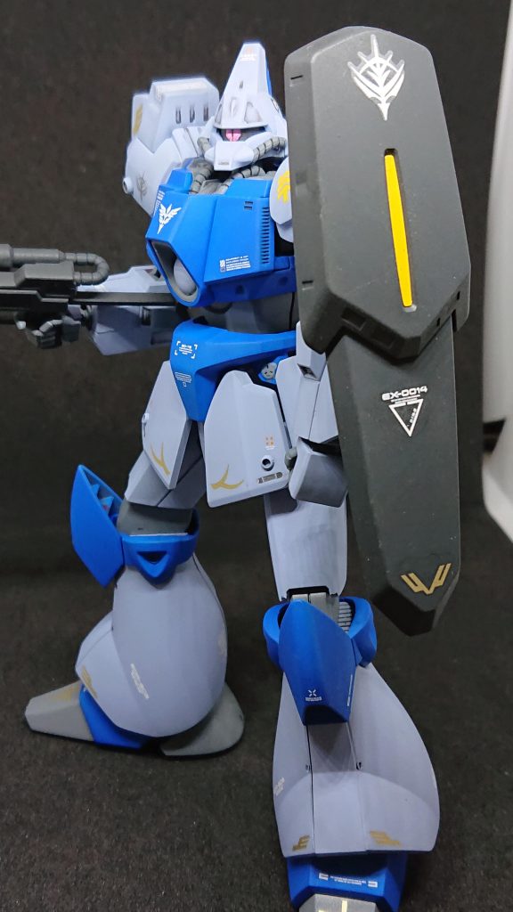 シールドの黄色のラインは付属のシール使いました。