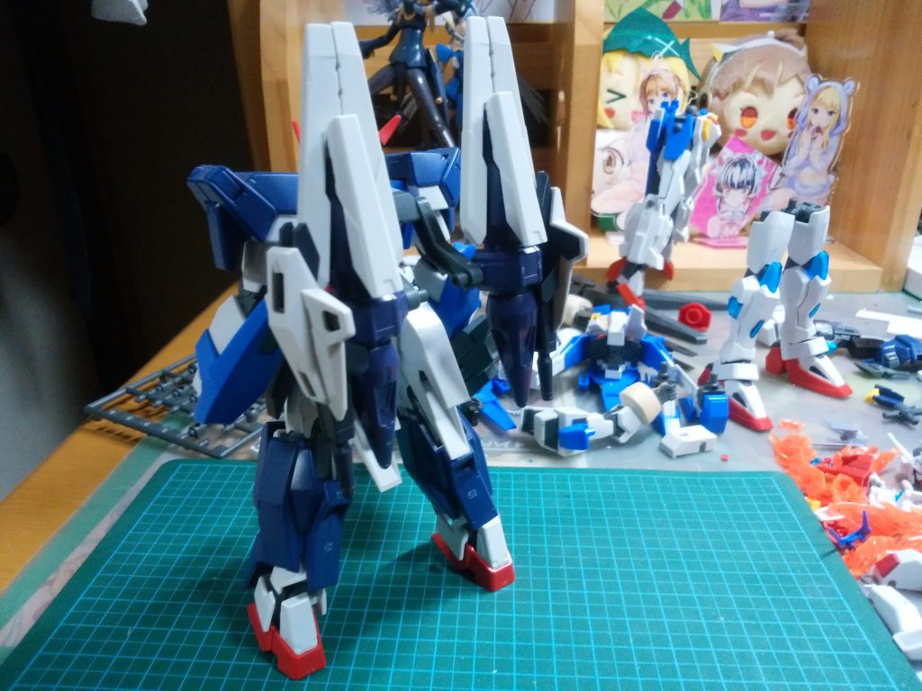 ファンネルツヴァイウェアは初期から大体の形は確定していました。なので完成写真とは色が違うくらい。