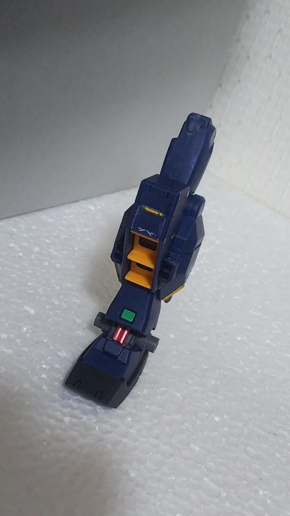 足首のシリンダーをカラーのアルミ線に交換しましたが全く見えませんね