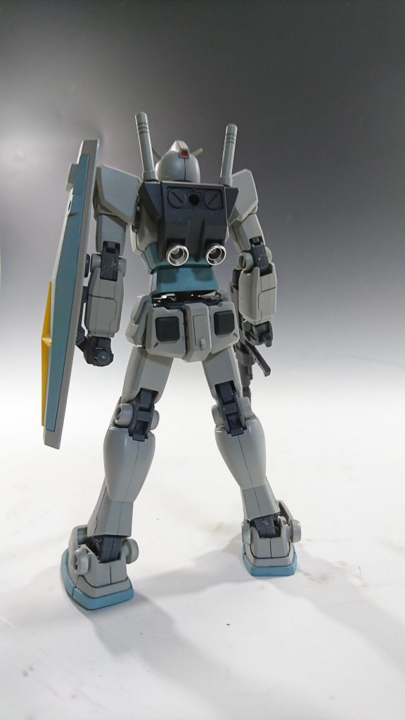 一応背中のバーニアはシルバーで塗っています。