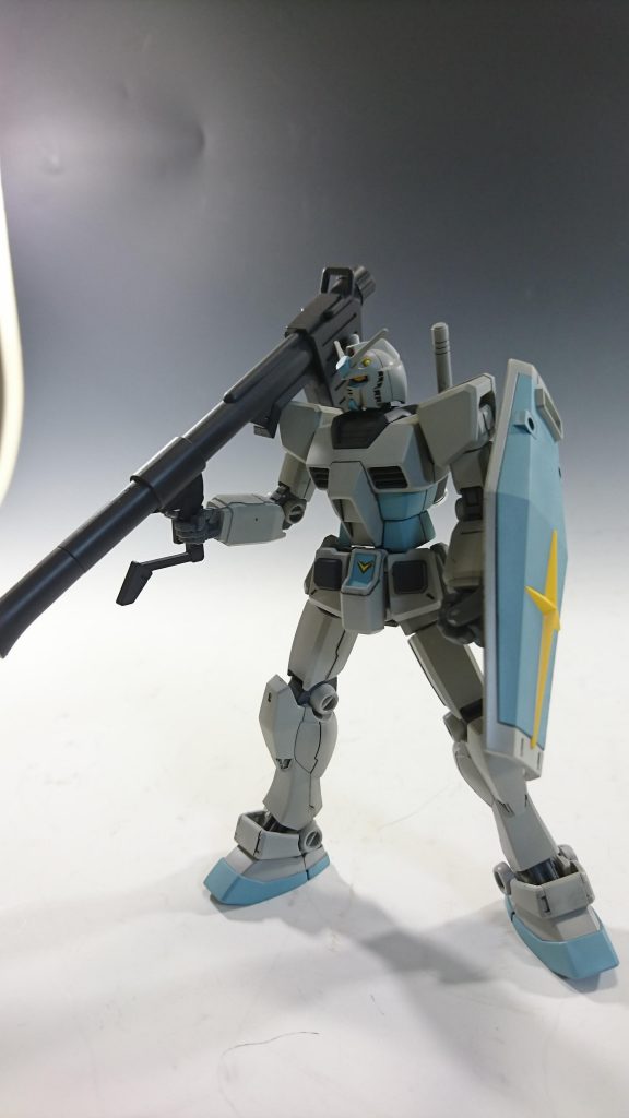 ハイパーバズーカは多分人によって「ホワイトとグレー(ブラック？)のツートーン」か「グレー単色」かで好み別れると思うんですが、私はG-3はグレーのほうが似合うと思い今回はグレー単色で塗ってます。