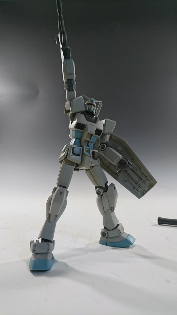 一応下記にカラーレシピを載せておこうと思います。

本体グレー:ニュートラルグレーⅡ(ガイア)
首、腰のグレー:ニュートラルグレーⅣ(ガイア)
腹部等ブルー:エアスペリオリティーブルー(クレオス)
シールド等イエロー:GXキアライエロー(クレオス)
ビームライフル等グレー:MSファントムグレー(クレオス、ガンダムカラー)
バーニアのシルバー:スターブライトシルバー(ガイア)

G-3は作り手や出演媒体によって色がバラバラなので、もし参考になれば幸いです(クオリティはアレかもしれないけど)。