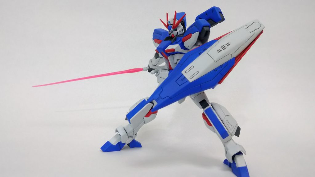 ビームライフルとシールドはシャイニングブレイクの物をそのまま流用しています。