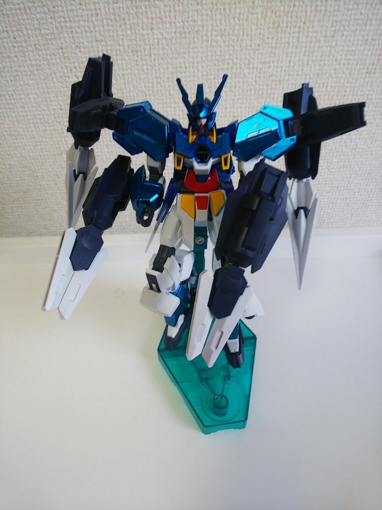 【武装1】
資源回収用大型アンカー
ダークハウンドに搭載されていたものを大型にしたもの。
切り離して個別の作業ポットにもできます。
本来は戦闘用ではないため取り回しは良くないが挟むパワーを調整することでクローとして戦闘でも使用できます。
ダークハウンドと同じくワイヤー防御も可能です。