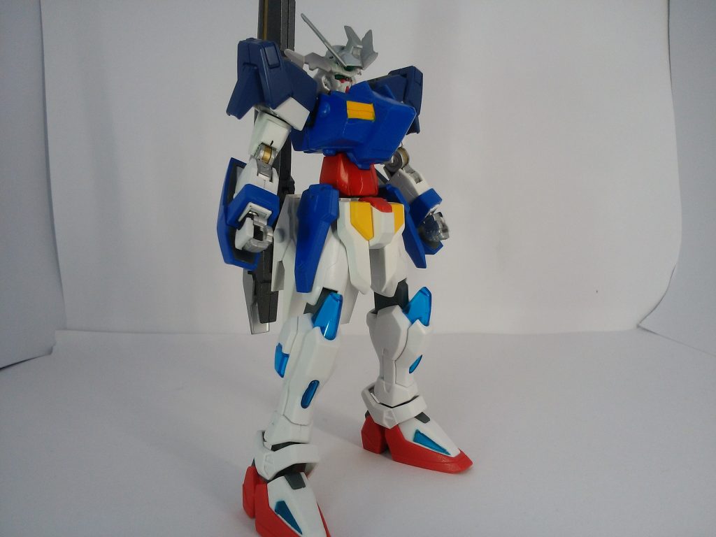 スターセイバーウェアの際は頭部に銀色のアンテナが追加される。