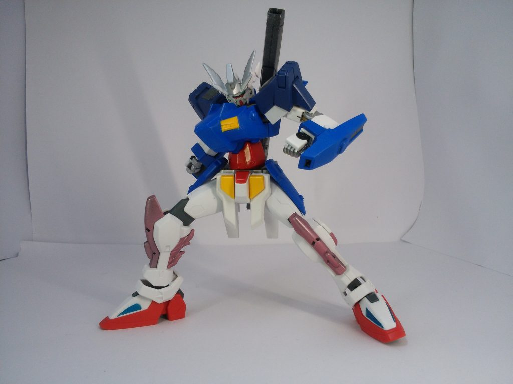 抜剣状態ではクリアパーツが青からピンクになる。