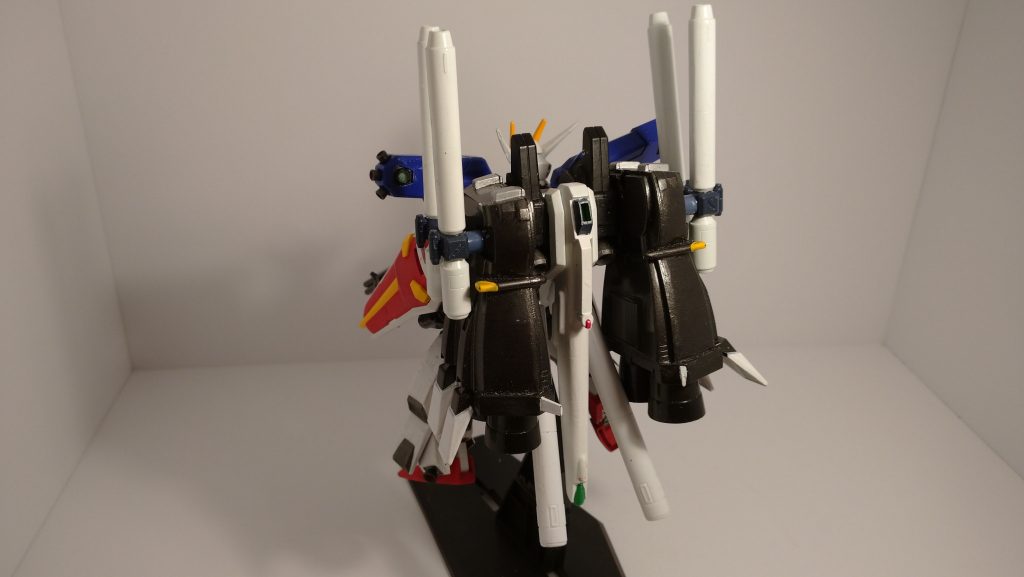 ブースターはかなりゴテゴテになってしまいました。プロペラントタンクは必需品です。