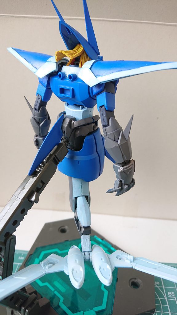 背面図です。
デプスモンの背面は情報が無さすぎるので、可動域のことも考えてバックパックは外しました。
髪の毛が良い感じのアクセントになってくれました。