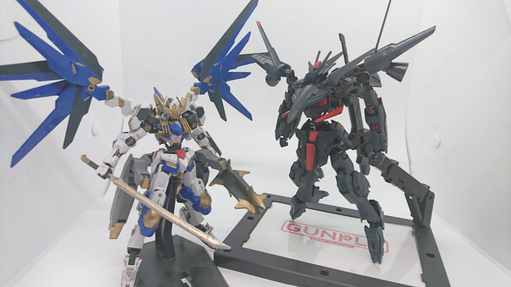 古代ナハテイガルと名を受け継ぐナハティガルイェーガー
共通点や類似点がほとんどない。