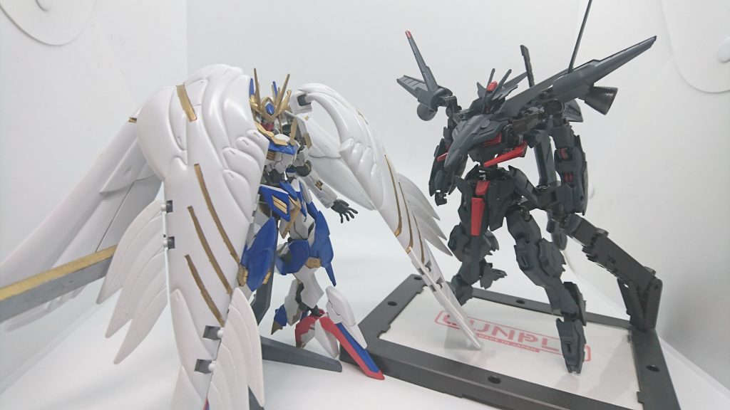 古代ナハティガルとナハティガルヴィーゲンリート
ヴィーゲンリートはイェーガーの後継機として作られたため、古代ナハティガルとの共通点等はない。