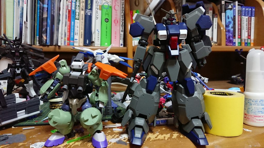 ・大きさ比較
グスタフカールをパチ組した時横に並べて撮った写真です。
グスタフカールでけぇ
(机の上が汚くてすみません…)