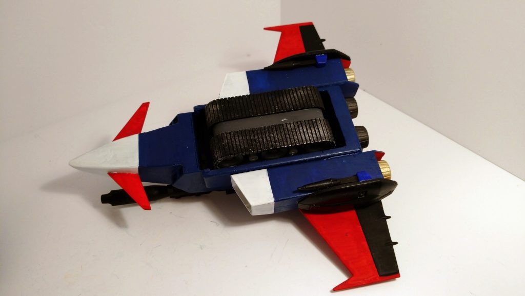 合体機構はオミットのため、キャタピラを少し収納し、重心を低くしてます。