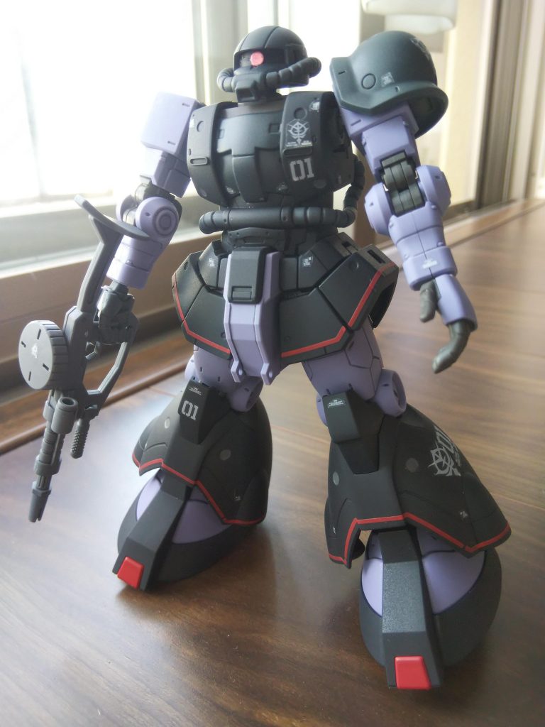 まずは旧キットMSVっぽいポージングで撮ってみました。しっかり接地出来てないのがポイント。