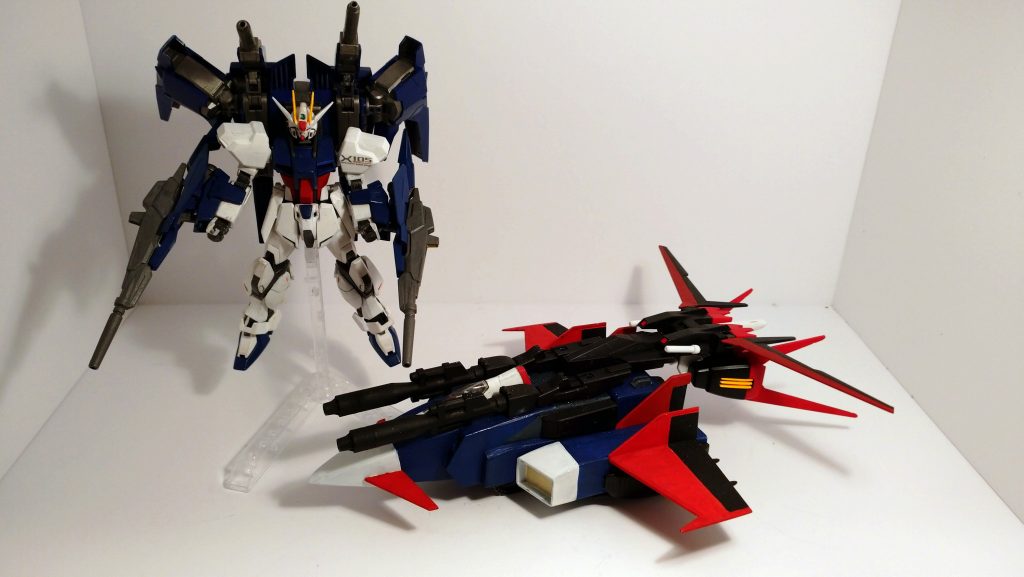 エールストライカーも合体できますが、あまりかっこよくもないし、機動性も悪そう。運搬のみって感じですね。