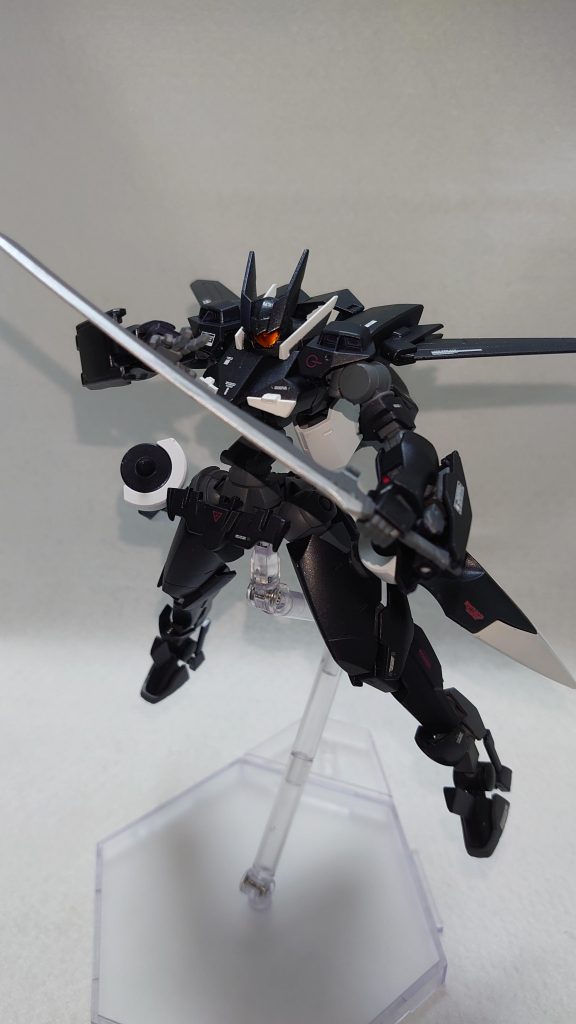 近接武器の実態剣
GN粒子を纏わせる長刀
GNソード『ハバキリ』