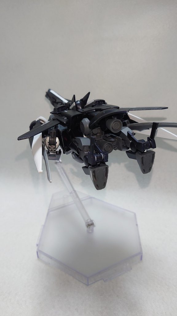スラスターも後方に集中する様にしました