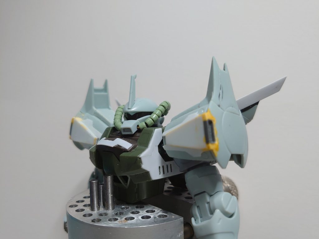 上半身は
肩にスラスター
脇下にダクトを追加