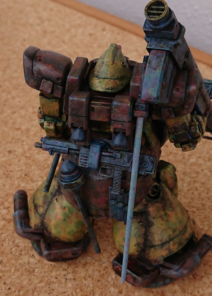 後ろはこんな感じです。武器も同じ塗装を行っています。