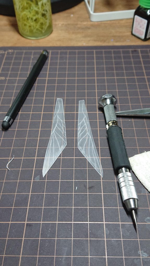 切ってニードルで描いて塗装しました^^
本体の写真はあんまりなかったから
これを貼りました(笑)