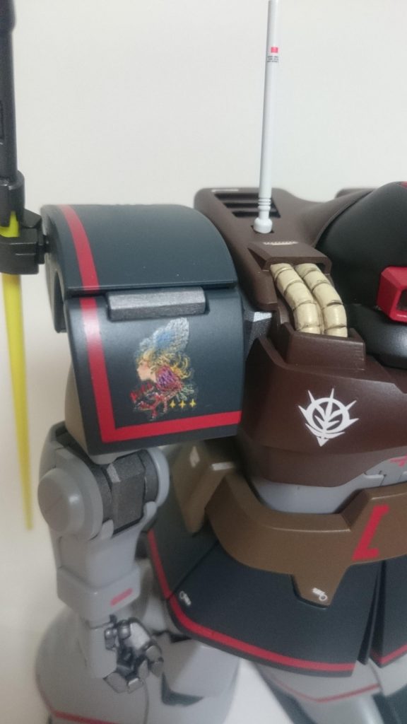 エンブレムのアップです。これは、キリーさんの横顔なのでしょうか?